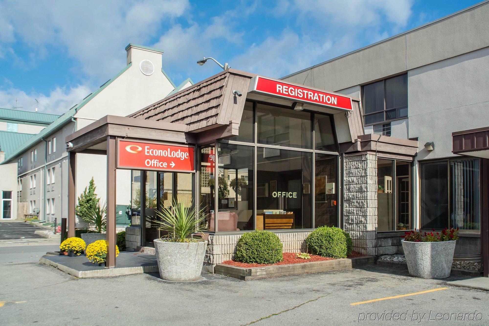 Econo Lodge By The Falls Niagara Falls Exterior photo