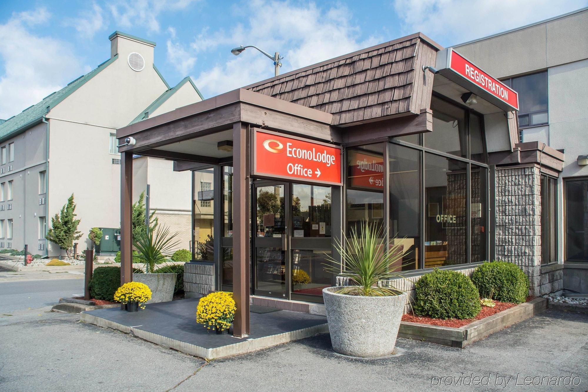 Econo Lodge By The Falls Niagara Falls Exterior photo